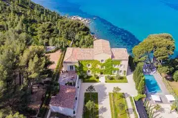 Profiter du luxe et du soleil comment choisir sa résidence de vacances sur la Côte d'Azur